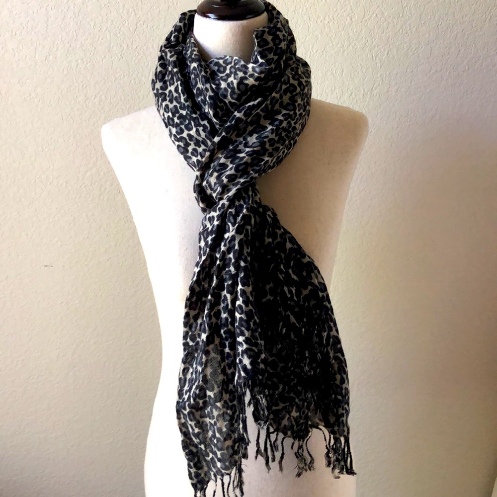LEOPARD SCARF - Picture 3 of 3